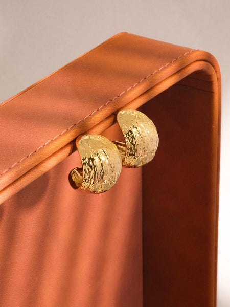 Zélie 18K Textured Huggie Earring