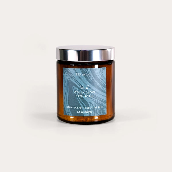 No. Ii Lotus + Clove Sea Salt Bath Soak