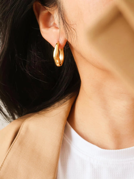 Darcy 18K Gold Oval Hoop Earring