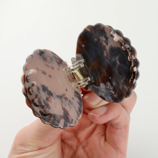 Small Seashell Claw Clip - Calacatta Grey