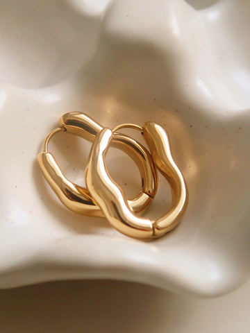 Darcy 18K Gold Oval Hoop Earring