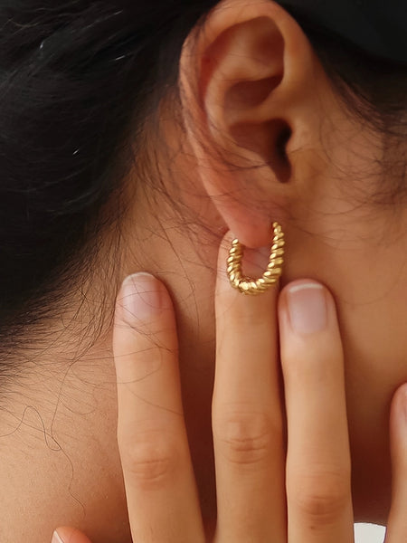 Cere 18K Oval Twisted Hoop Earrings