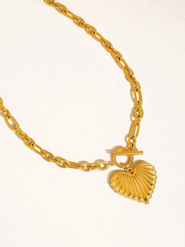Emeline 18K Large Ribbed Heart Necklace
