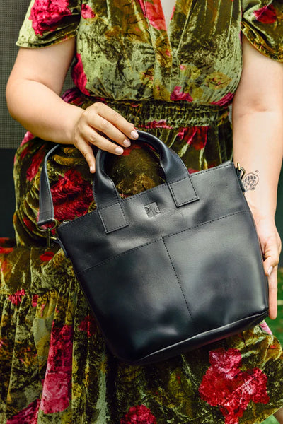 Medium Crossbody - Black