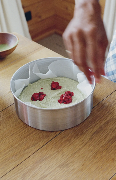 Coconut Raspberry Lime Leaf Cake Kit