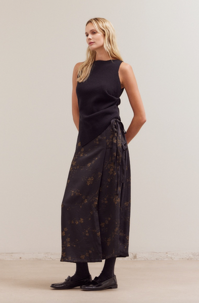 Contemporary Top -- Black