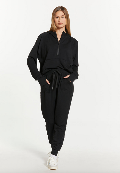 Junie Travel Jogger -- Black