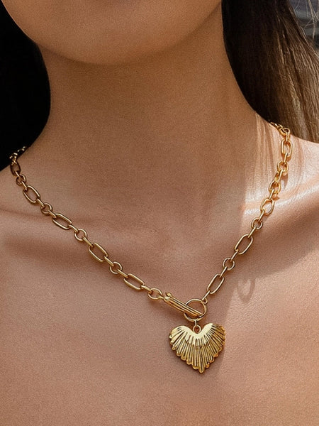 Emeline 18K Large Ribbed Heart Necklace