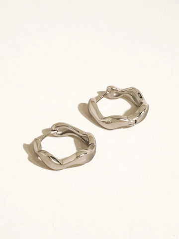 Bellac 18K Wavy Hoop Earrings