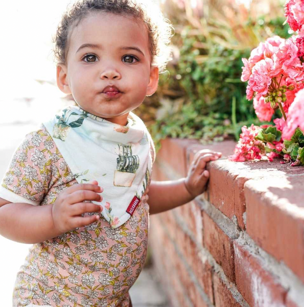 Organic Kerchief Bib - Peaches